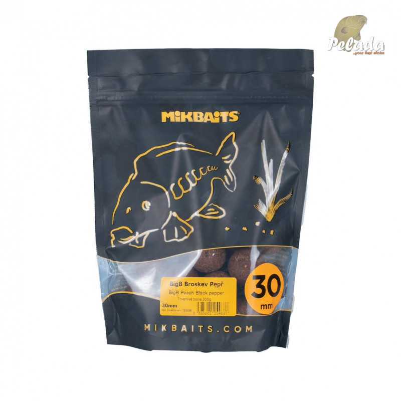 Mikbaits BIG Boilies BigB Broskyňa Black Pepper 30mm 300g